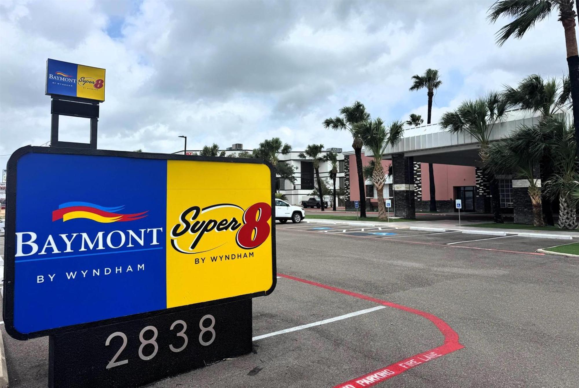 Baymont By Wyndham Corpus Christi Airport Hotel Eksteriør billede